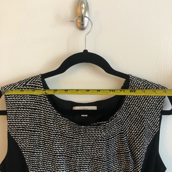 Ann Taylor LOFT gorgeous soft dress - Picture 3 of 9